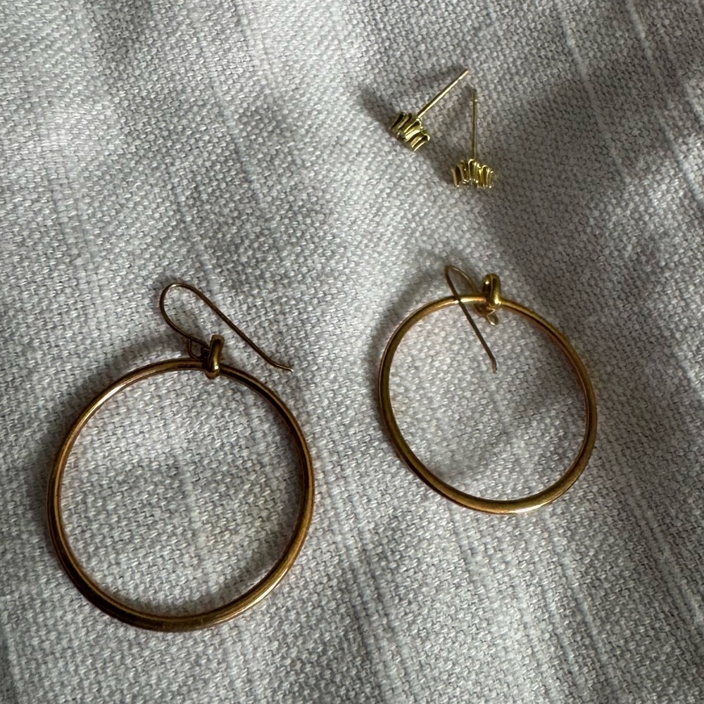 Elegant Gold Hoop Earrings